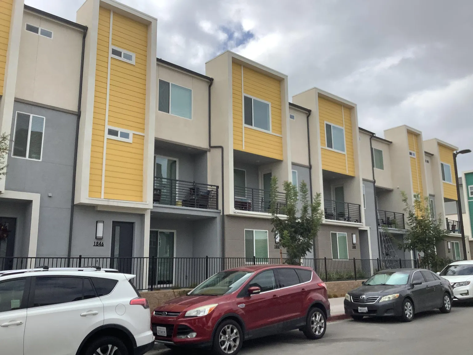3 bed, 2.5 bath, 1616 sqft, $4,690 — Photo 1