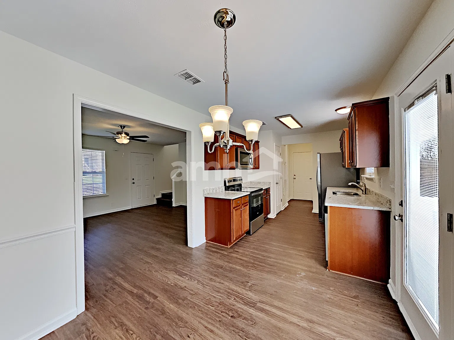 3 bed, 2.5 bath, 1470 sqft, $2,165 — Photo 3