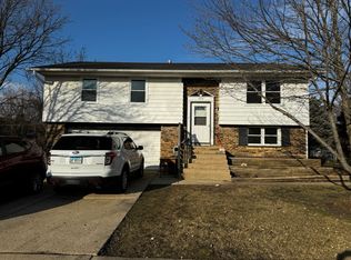 705 Hayward Ave, Streamwood, IL 60107