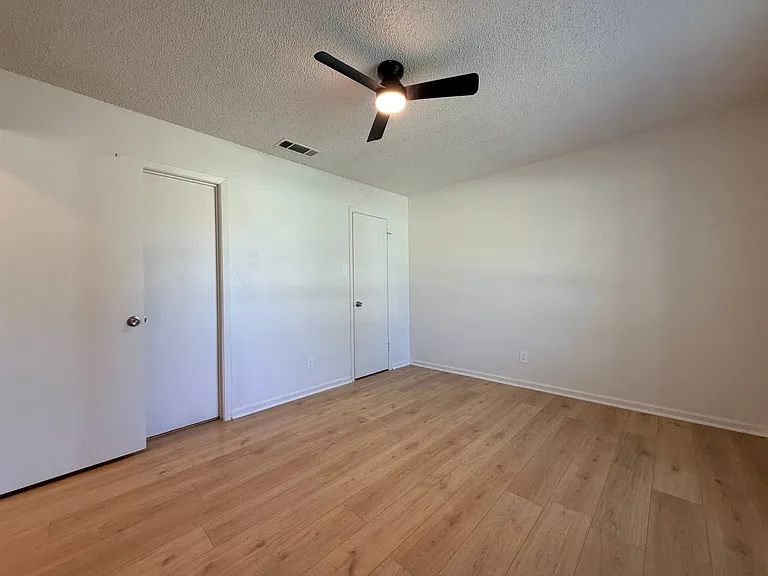 3807 William St — Photo 13