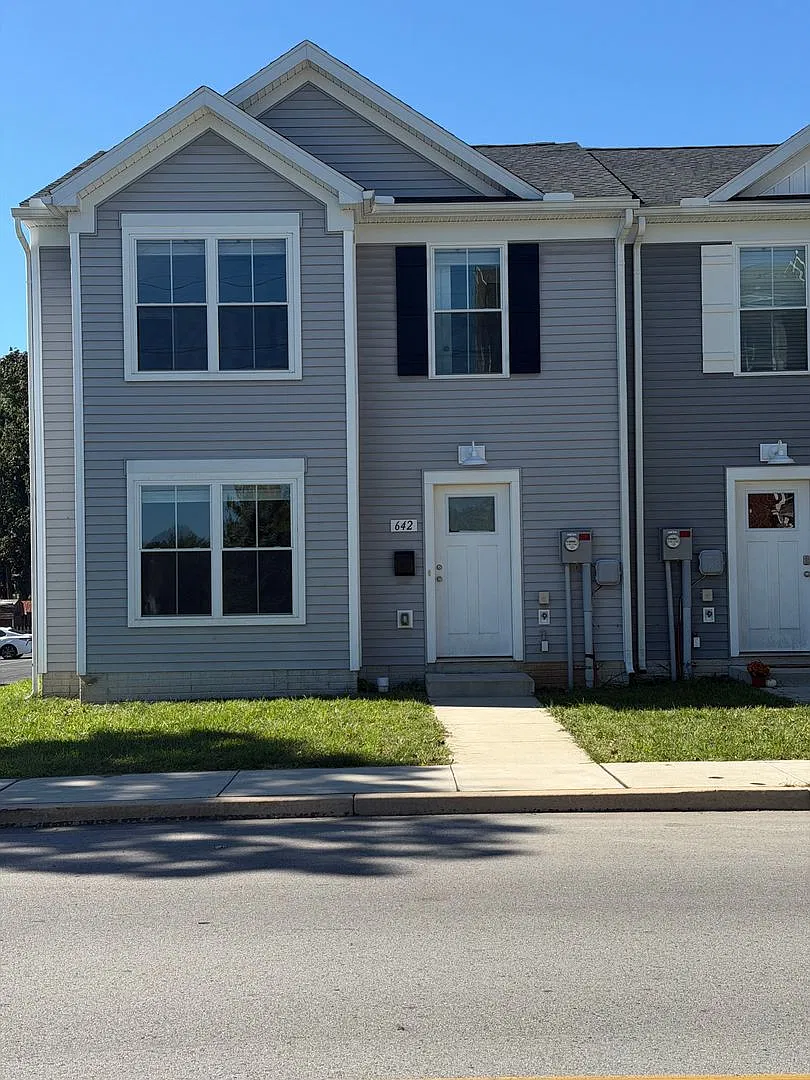 Stunning 3-bedroom townhouse in prime location! — Photo 2