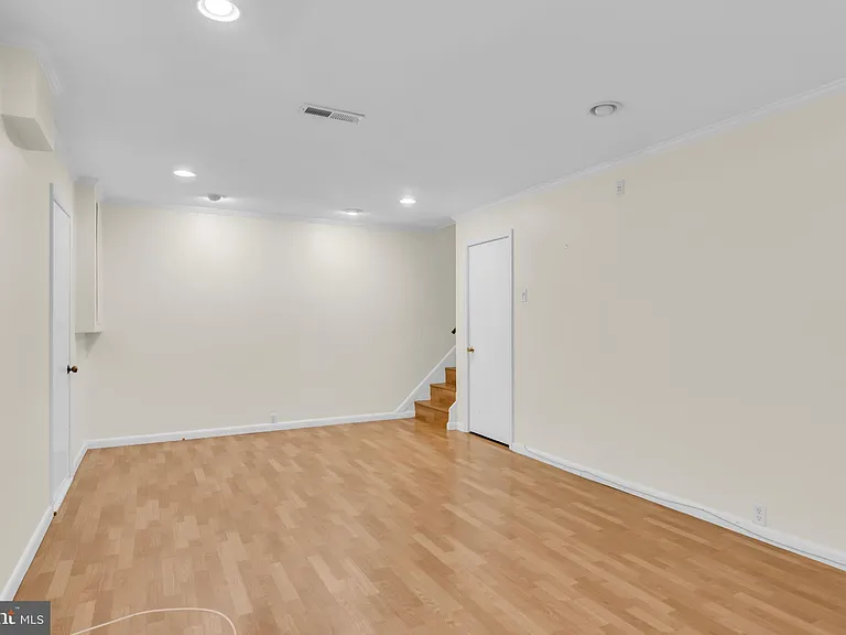 606 Northcliffe Dr — Photo 23