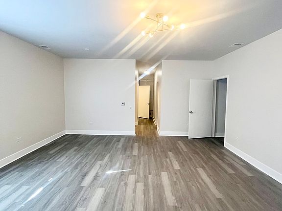 5th image of 2258 S Sacramento Ave #1