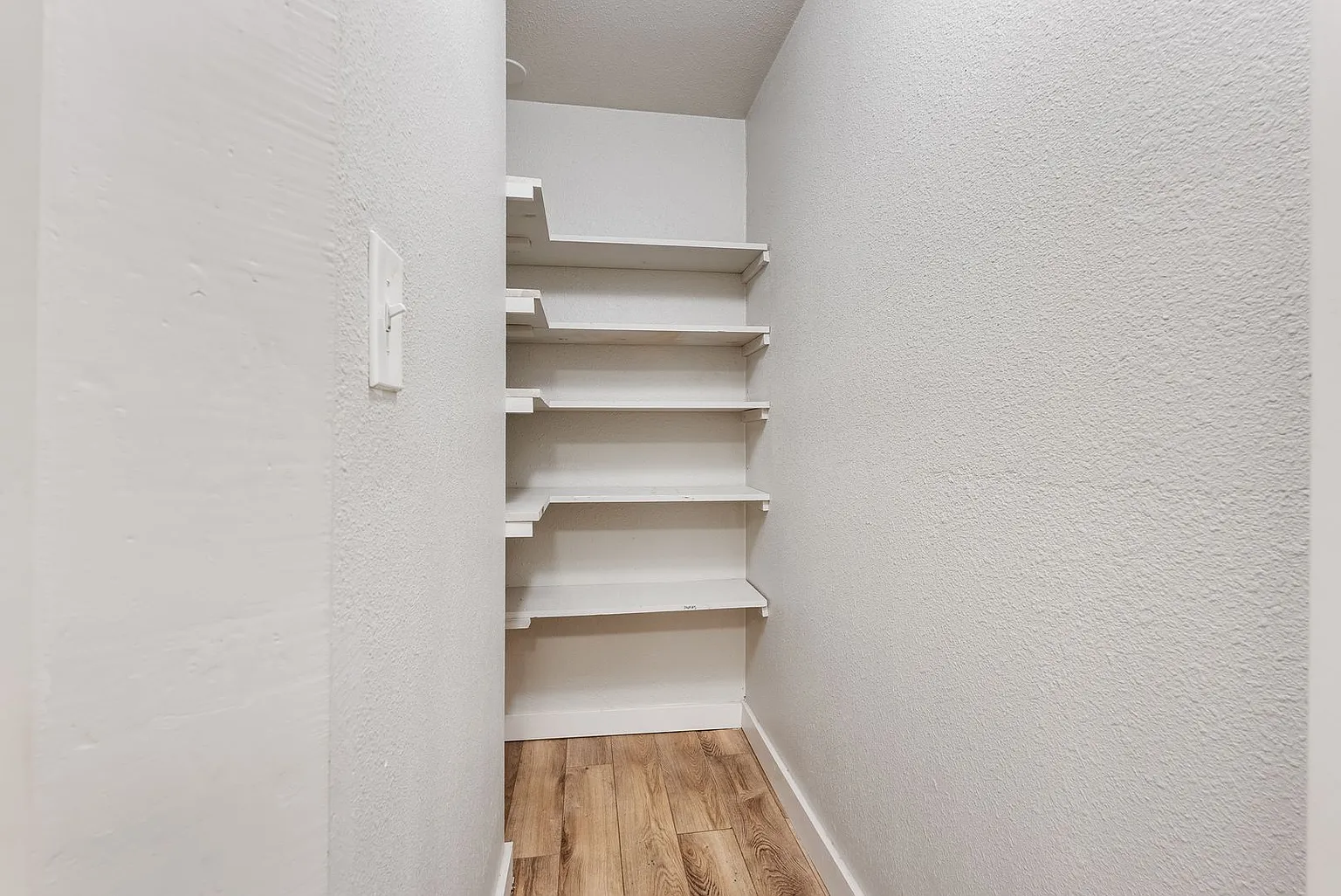 2069 SW Park Ave APT C photo 1