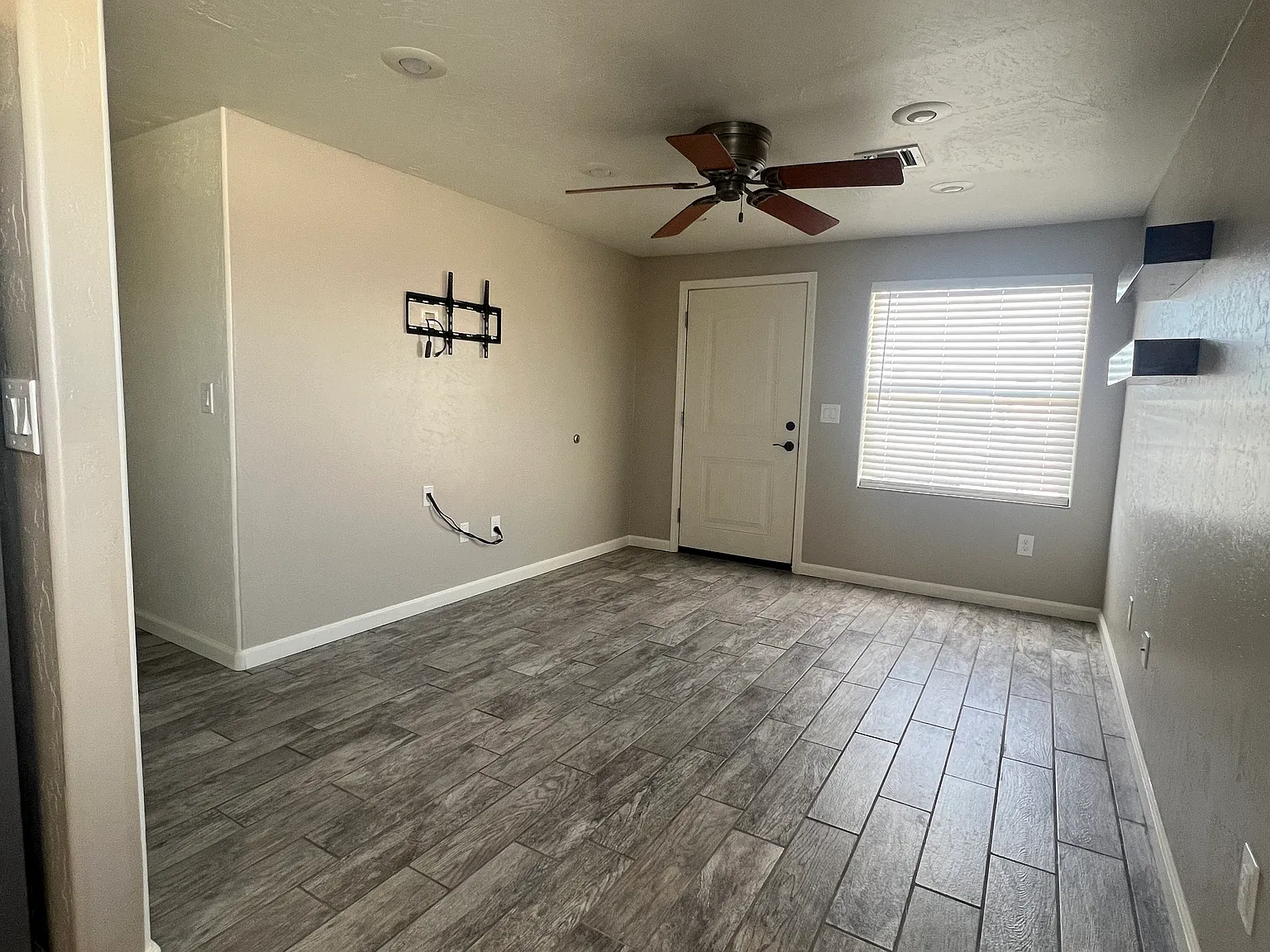 2 bed, 900 sqft, $1,600 — Photo 3