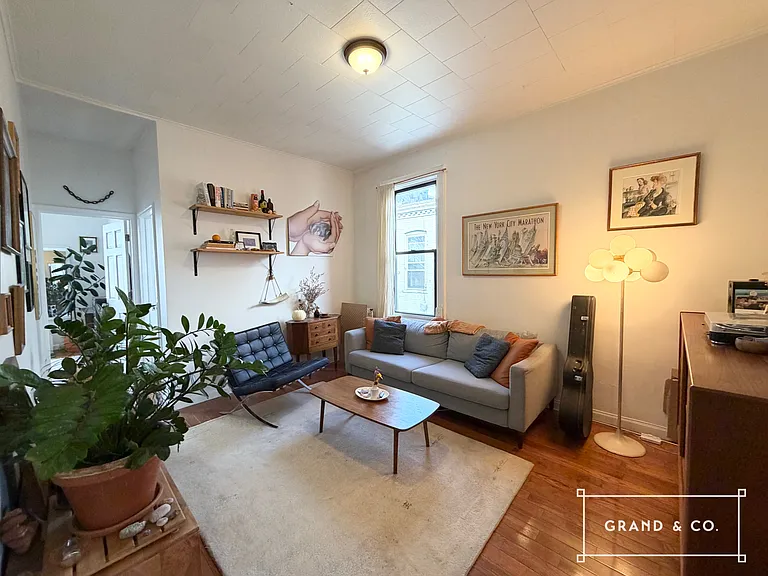 1886 Woodbine St #3 — Photo 2