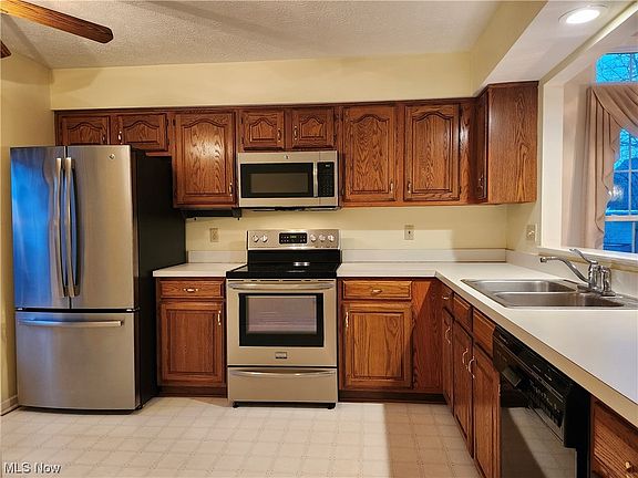 5th image of 1175 Cedar Creek Way