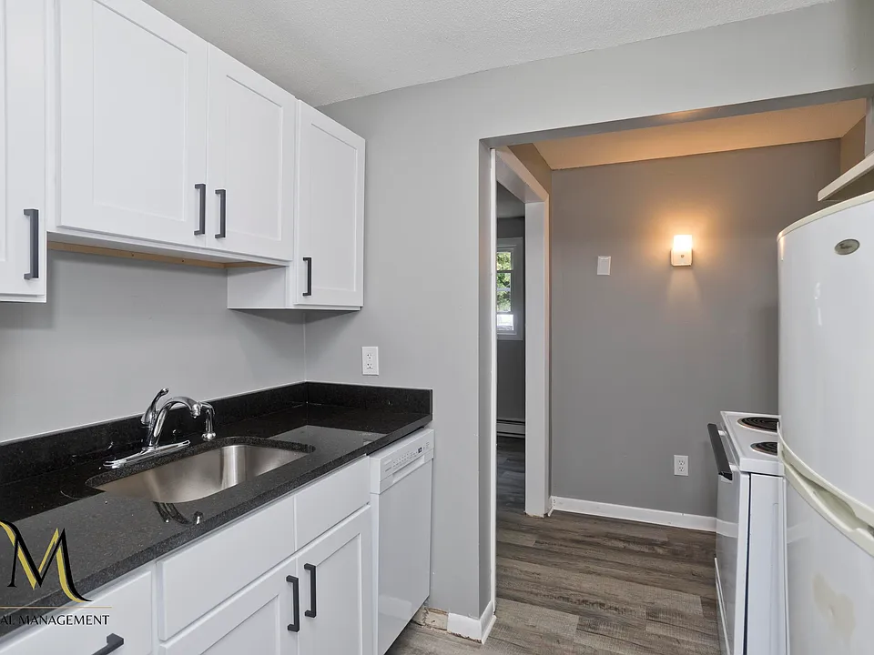 9-29 W Lake St #19B