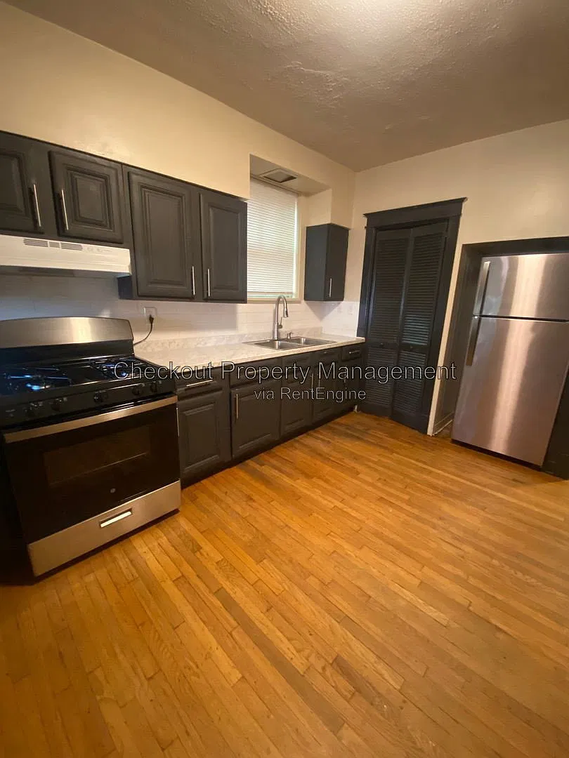 2 bed, 1.0 bath, $1,095 — Photo 3