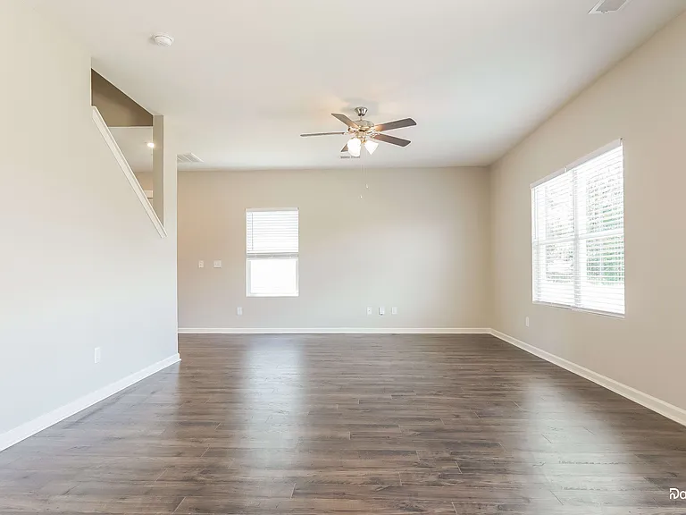 1005 Park View Dr — Photo 7