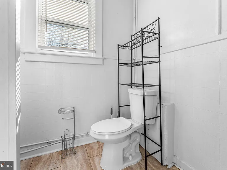 608 Tunbridge Rd — Photo 22