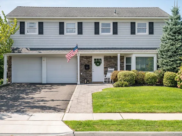 153 Biltmore Boulevard, Massapequa, NY 11758