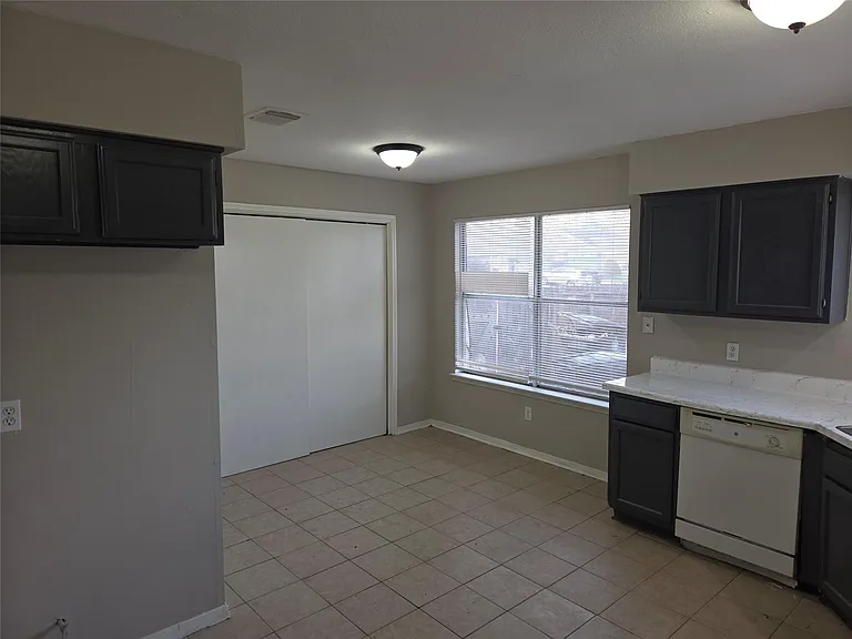 6303 Gladewell Dr — Photo 10