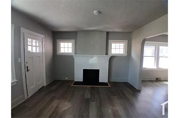 Building Photo - 3260 E 135th St