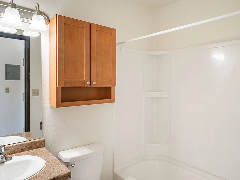 Fargo, ND Pacific Park I Apartments | 01A | Bathroom