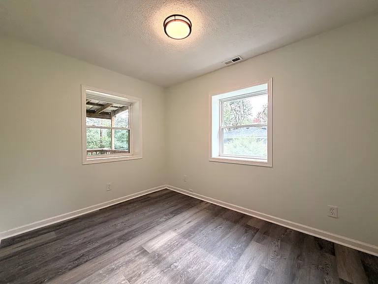 829 Capitol Blvd — Photo 17