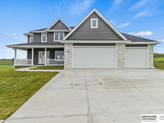 3025 Southern Hills Dr, Blair, NE 68008