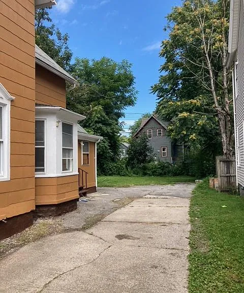 374 Hawley St — Photo 3