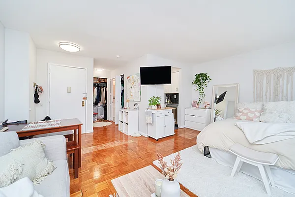 Rented by Living New York | media 10