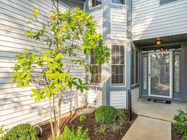 1210 Misty Field Ln, Saint Louis, MO 63146