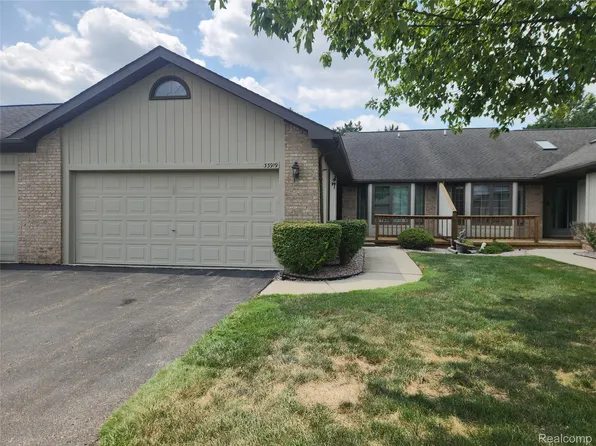33919 Oakwood Dr, Sterling Heights, MI 48312