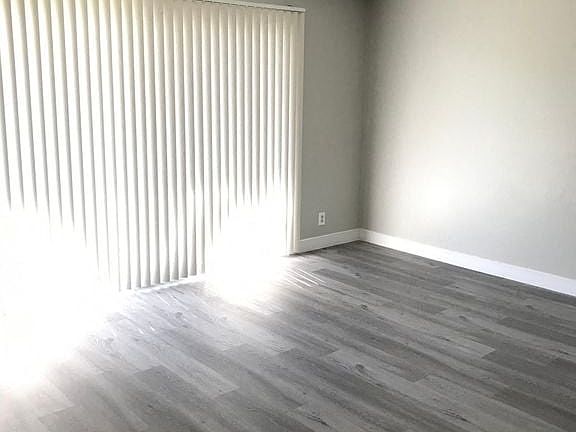 3rd image of 1516 W 1st St #60606281