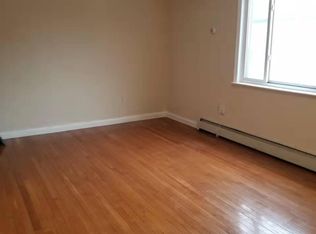 6712 213th St, Oakland Gardens, NY 11364