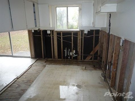 4th image of 727 Cayuga Ave