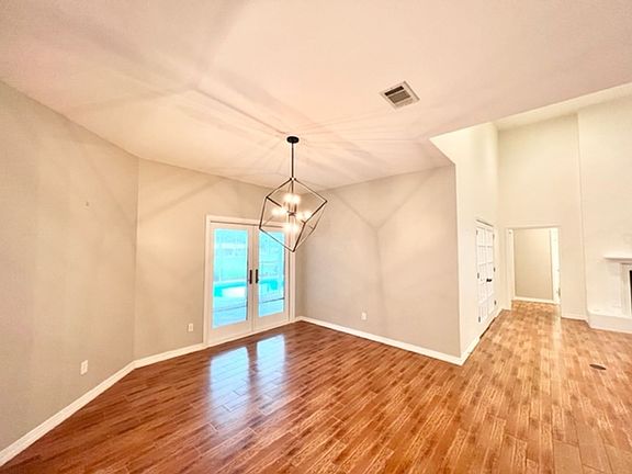 3rd image of 1120 Troon Dr W