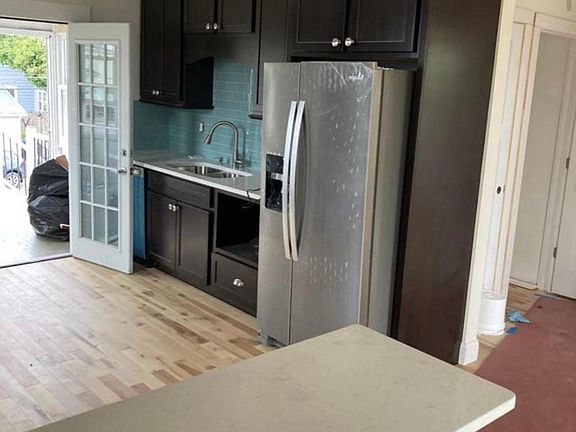 3rd image of 511 1/2 McConnell Ave