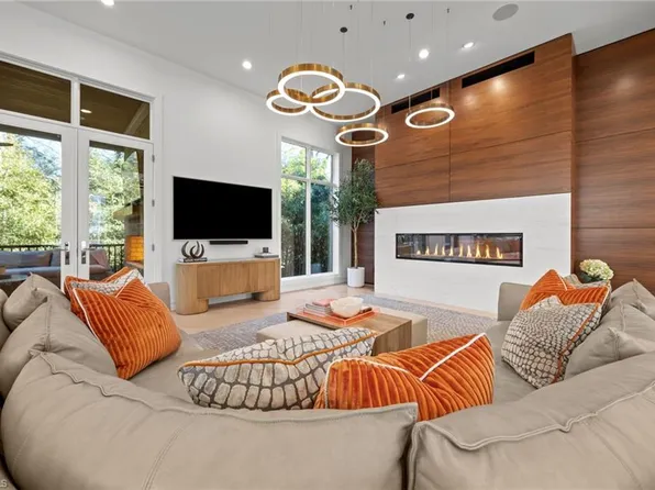 2108 Berkshire Ln, Greensboro, NC 27408