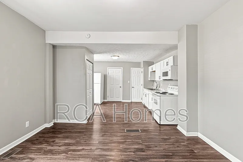 2 bed, 1.0 bath, $1,095 — Photo 4