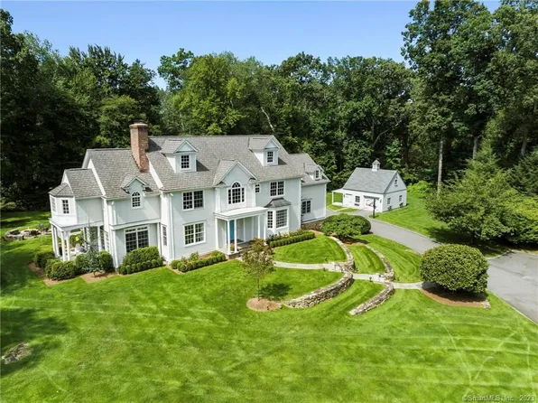 30 Woodridge Circle, New Canaan, CT 06840