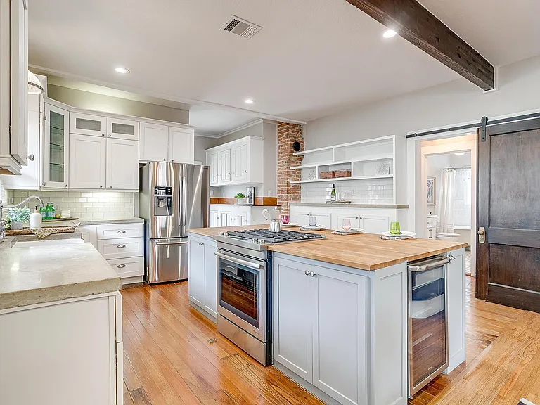 1405 S Henderson St — Photo 24