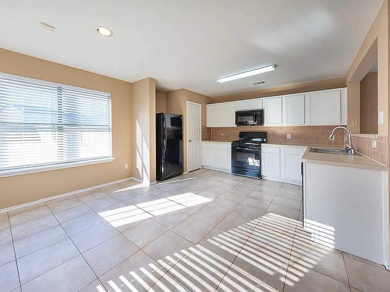 3603 Avalon Castle Dr — Photo 13