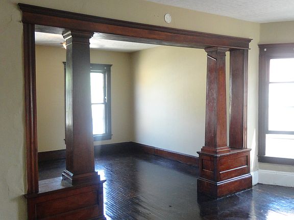 2nd image of 217 E Mulberry St #1
