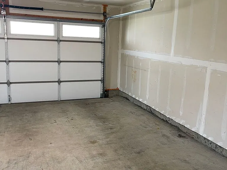 331 S Parkway Dr — Photo 16