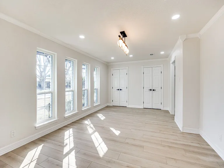 2409 Regal Rd — Photo 5