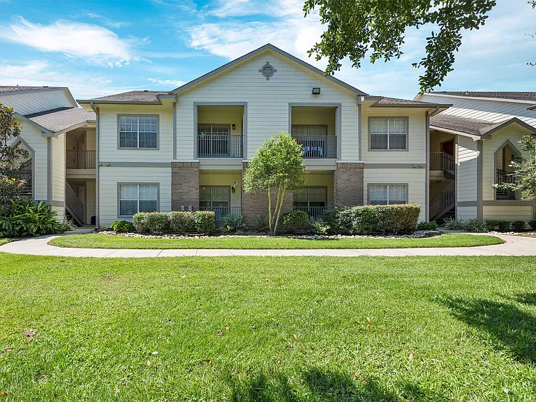 Crescent at Country Club — Photo 31