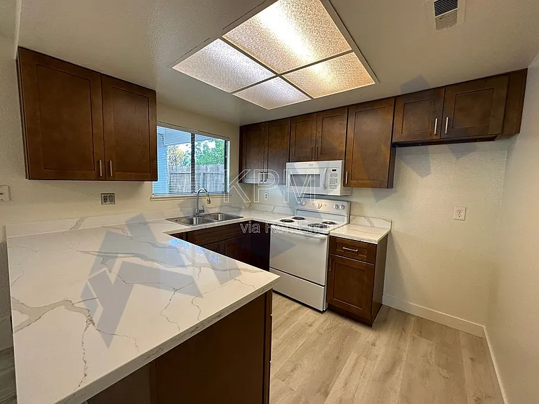 2903 Whittier Ct — Photo 8