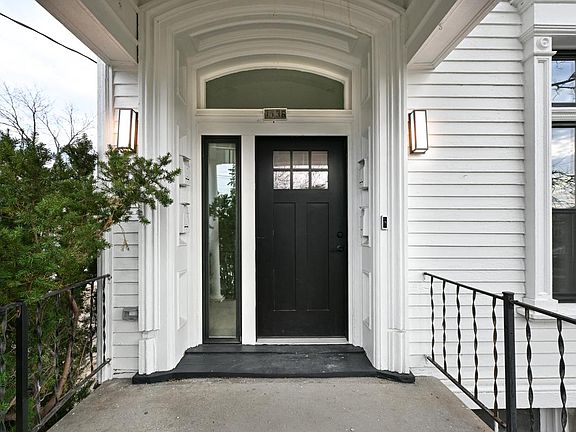 3rd image of 1136 Prairie AVENUE