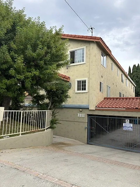 2 bed, 850 sqft, $2,550 — Photo 2