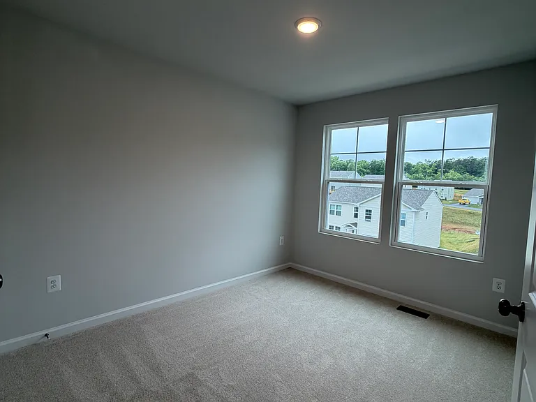 130 Saxon St — Photo 19