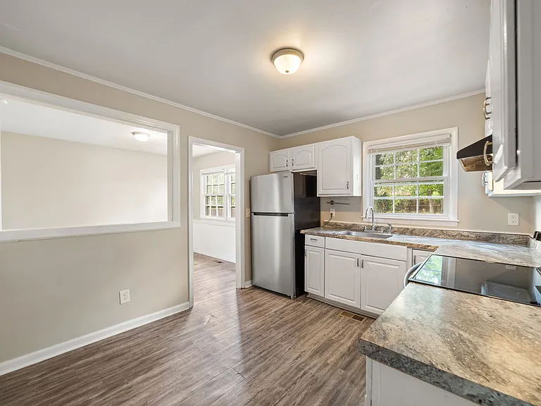 2103 Shane Dr — Photo 3