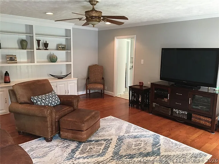 309 Thorncliff Dr — Photo 2