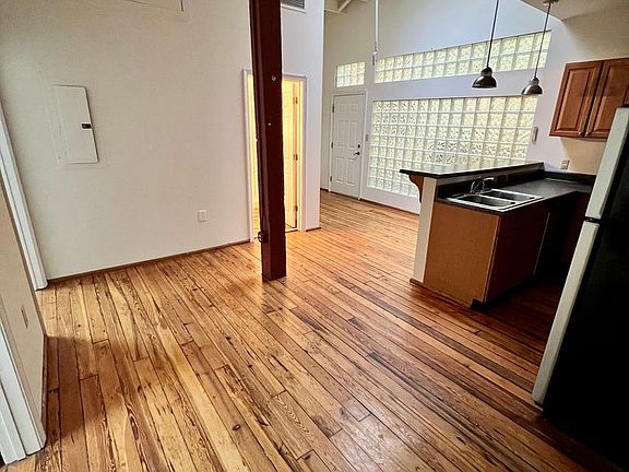 5th image of 0 E Broad St #3B
