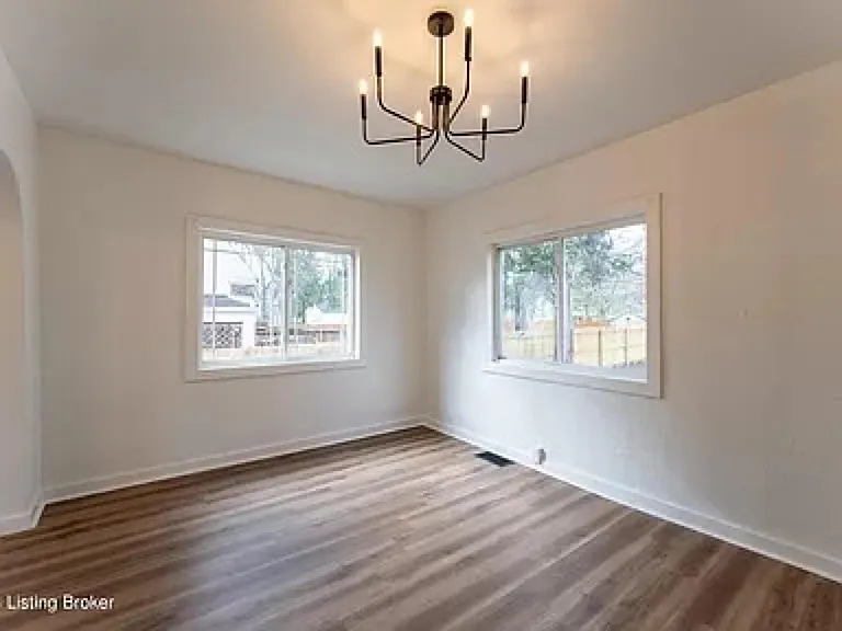 2145 Gladstone Ave — Photo 19