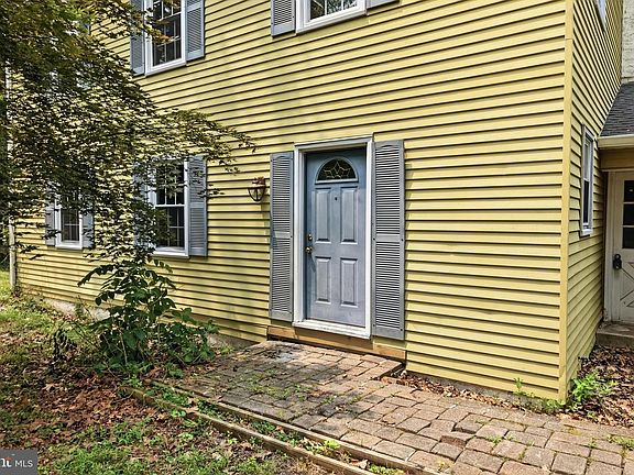 4th image of 42 Springs Dr