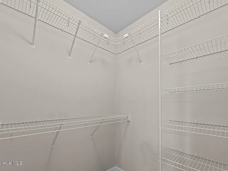 300 Hawks Bluff Dr — Photo 23