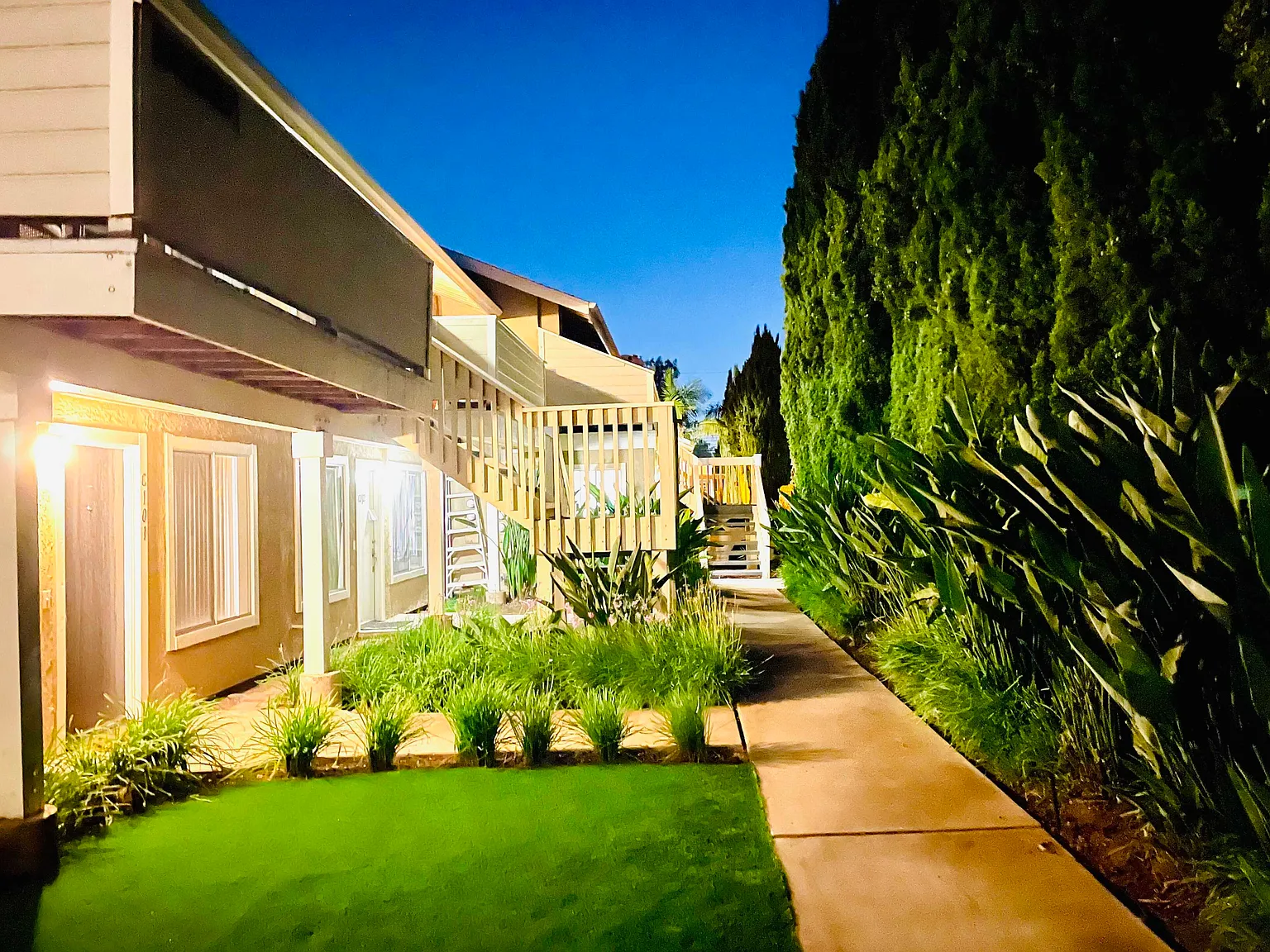 1 bed, 1.0 bath, 720 sqft, $2,200 — Photo 2